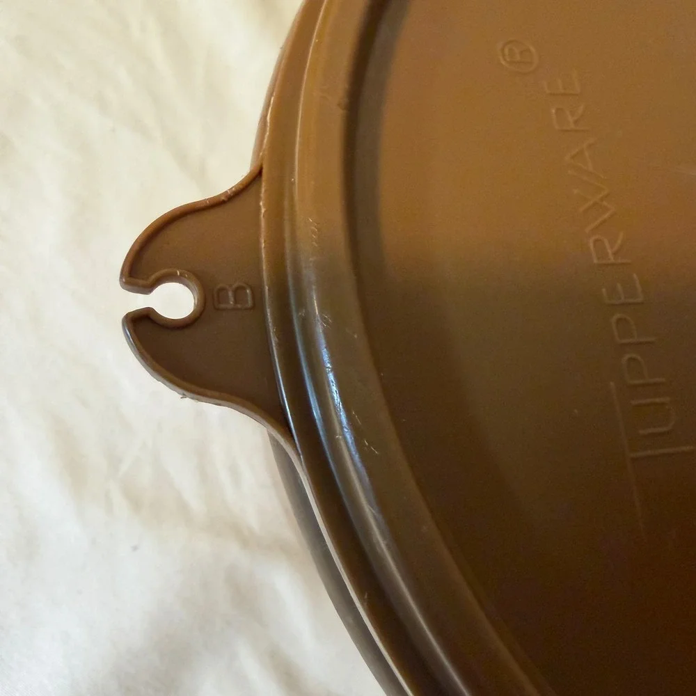 Vintage Tupperware Coffee Canister Brown Round Plastic Airtight Seal 236-26 USA